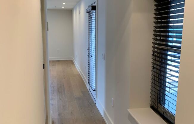 1 bed, 1.5 baths, 839 sqft, $2,450, Unit 603