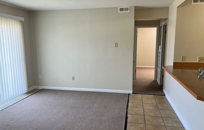 2 beds, 1 bath, 693 sqft, $750, Unit N5