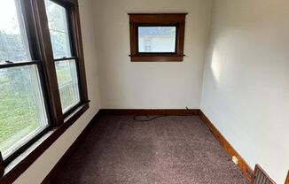 3 beds, 1 bath, $899