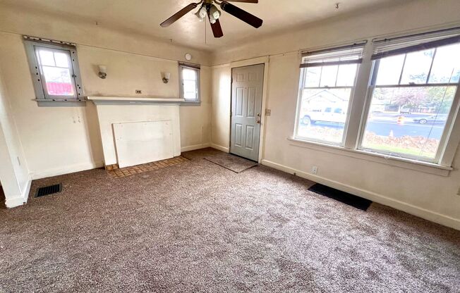 1 bed, 1 bath, 1,376 sqft, $900, Unit 2