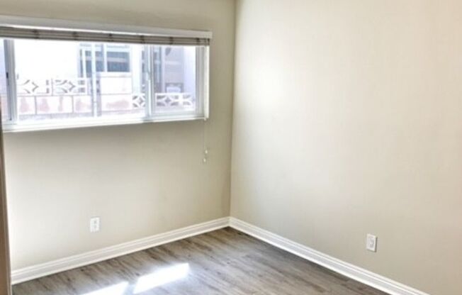 2 beds, 1 bath, 1,307 sqft, $2,595, Unit 04