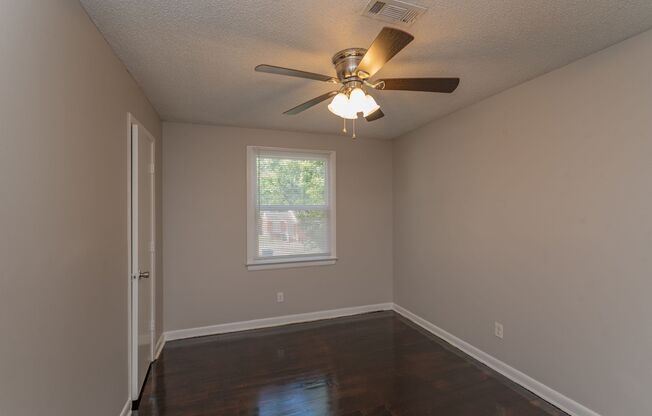 3 beds, 1 bath, $1,000