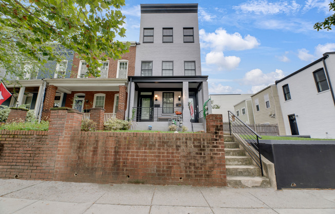 1209 OATES ST NE