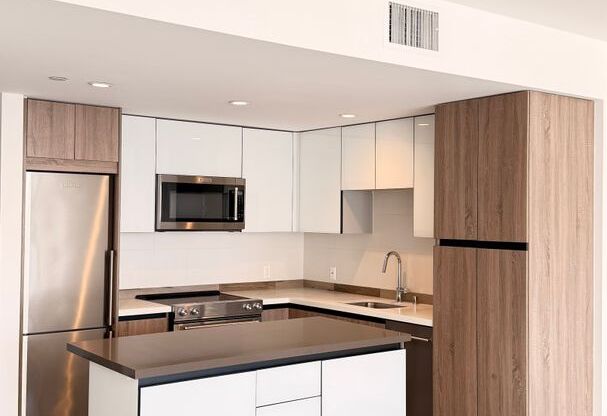 Studio, 1 bath, 925 sqft, $3,200, Unit 1616 - PH05