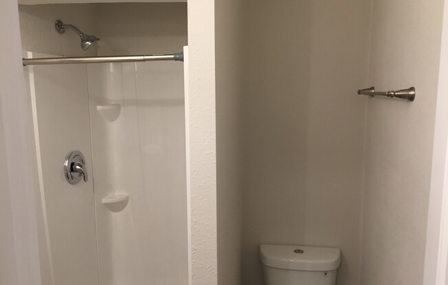 Studio, 1 bath, 300 sqft, $1,950, Unit 11