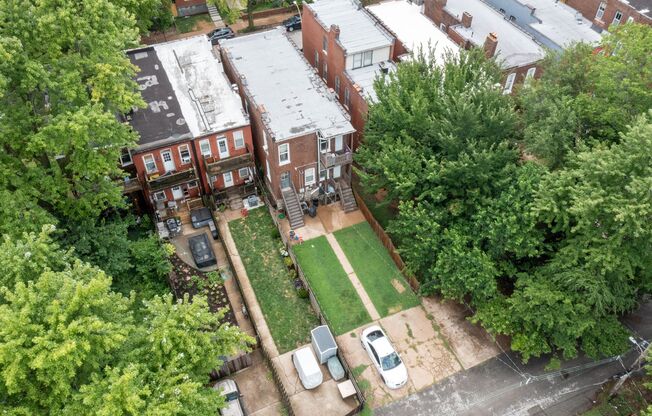 1st Floor 2-bedroom under $1,000/m in Benton Park, Pet-friendly, Off-street parking, Laundry, and more