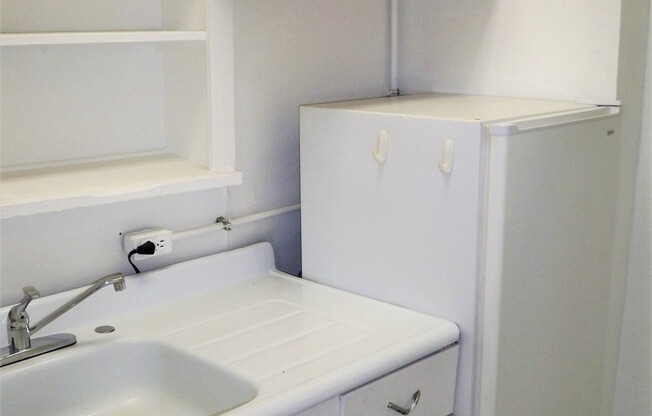 1 bed, 1 bath, 2 sqft, $950, Unit #304