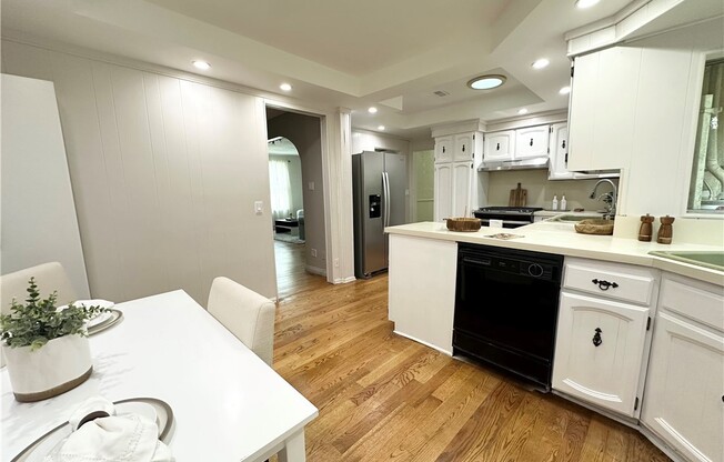 6 beds, 4 baths, 3,146 sqft, $4,800