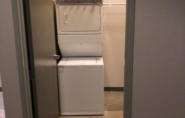 1 bed, 1 bath, 807 sqft, $1,425, Unit B02
