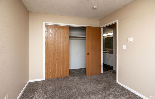 2 beds, 1 bath, 800 sqft, $850, Unit 395-12