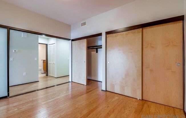 2 bedroom downtown, 2 bath and 2 parking spaces.  View! (Solara Lofts)