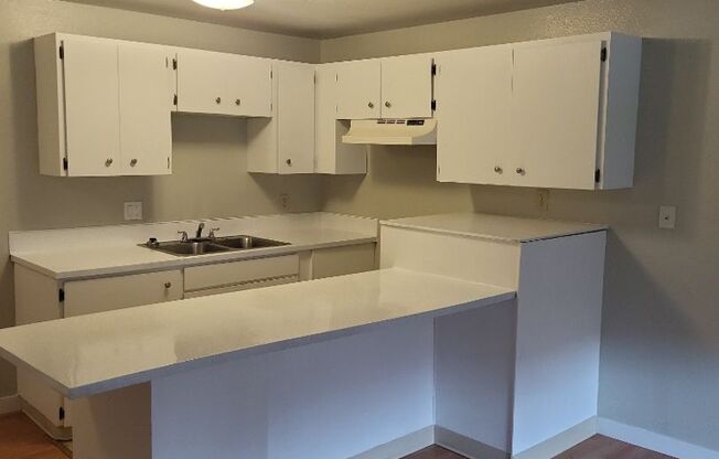 1 bed, 1 bath, 576 sqft, $1,050, Unit 7