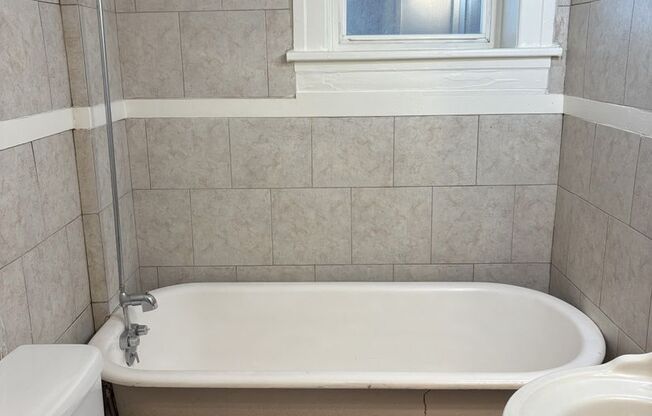 1 bed, 1 bath, 400 sqft, $1,200, Unit 05