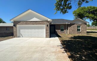 Beautiful 3Bed 1.5 Bath 2 Car Garage In Del City Schools!!!