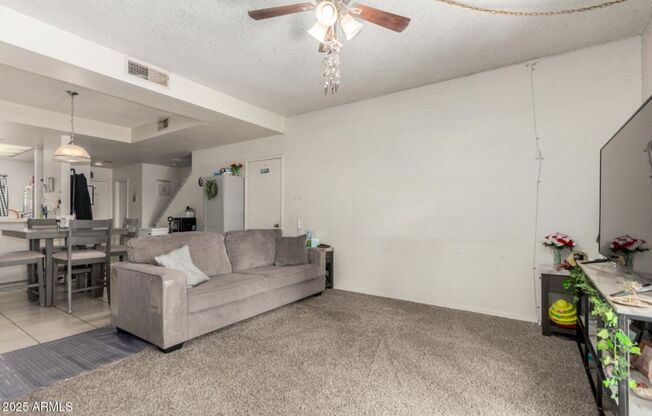 COMING SOON! Spacious 3 Bed 3 Bath Townhouse in Glendale!