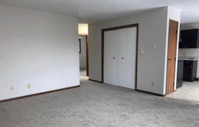 2 beds, 1 bath, $875, Unit 908 N Omaha Unit 2