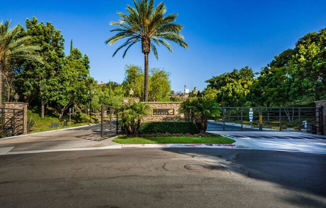 Beautiful townhome in Mission Valley!  Available May 12th.