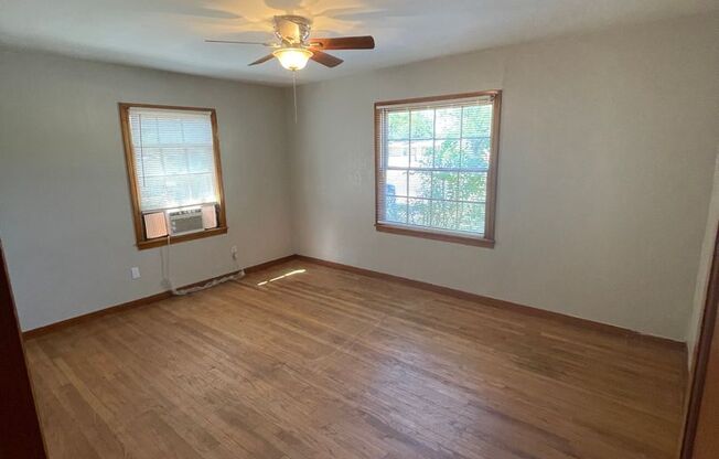 2 beds, 1 bath, $895