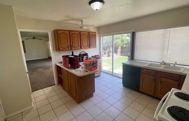 Beautiful 4 Bedroom 2 Bathroom in Allen!