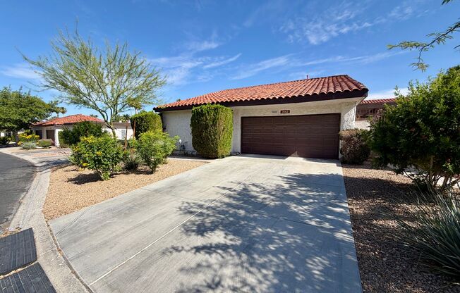 Wonderful Townhome in SE Vegas.
