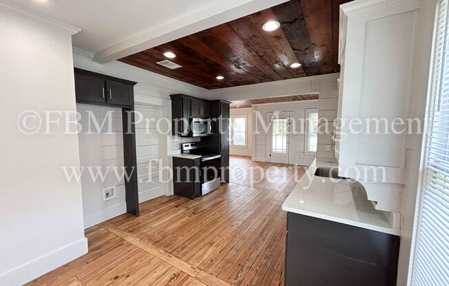 2 beds, 1 bath, $1,600