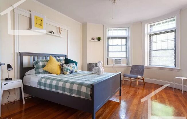 Furnished Dorm-Style Housing In Coolidge Corner.  ALL UTILS INCLUDED.  Bi-Weekly Pro Cleaning
