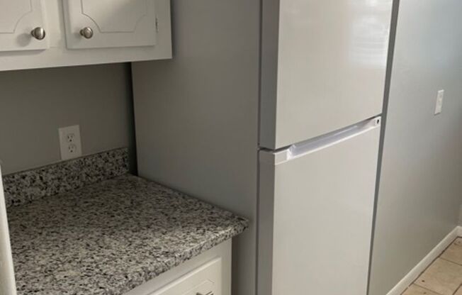 2 beds, 1.5 baths, $1,595, Unit 211C