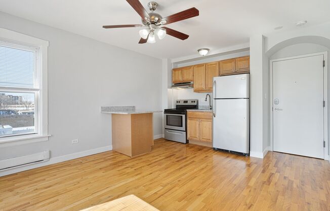 Studio, 1 bath, 250 sqft, $1,295, Unit 7450-67