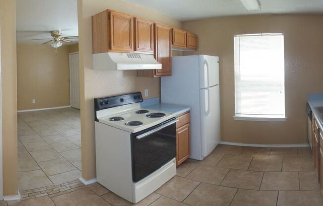 2 beds, 1 bath, 795 sqft, $700, Unit # A