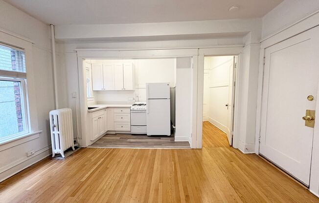 Studio, 1 bath, 335 sqft, $1,345, Unit Unit 211