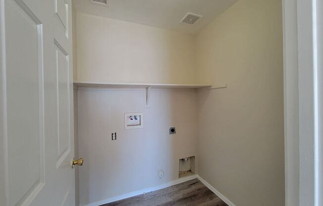 3 beds, 2 baths, $1,595, Unit UNIT C