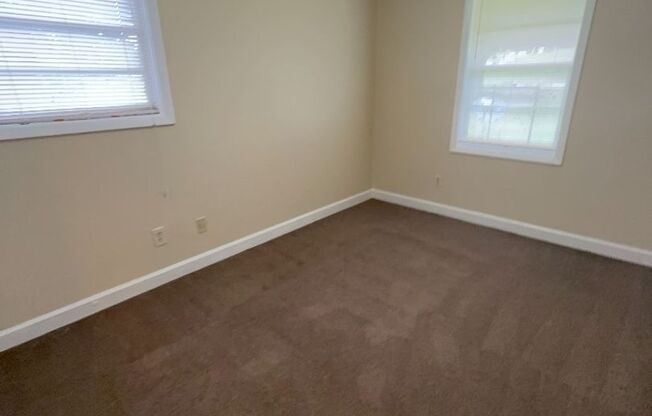 3 beds, 1 bath, $875