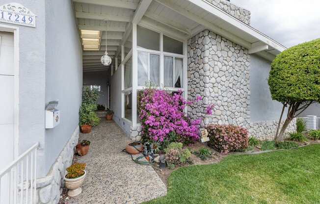 Spacious 3BR / 2BA Single-Story Pool Home in Granada Hills