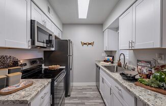 2122 W BUTLER DR