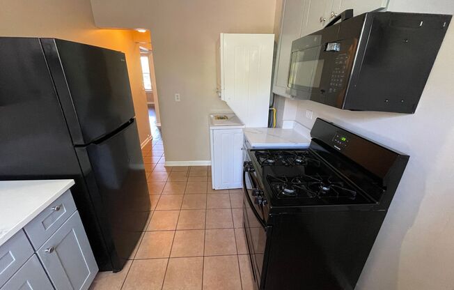 2 beds, 1 bath, $1,400, Unit 2648 # 5