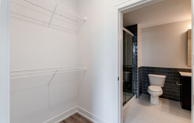 2 beds, 1 bath, $1,600, Unit 1050 N 4th St. Apt. 221