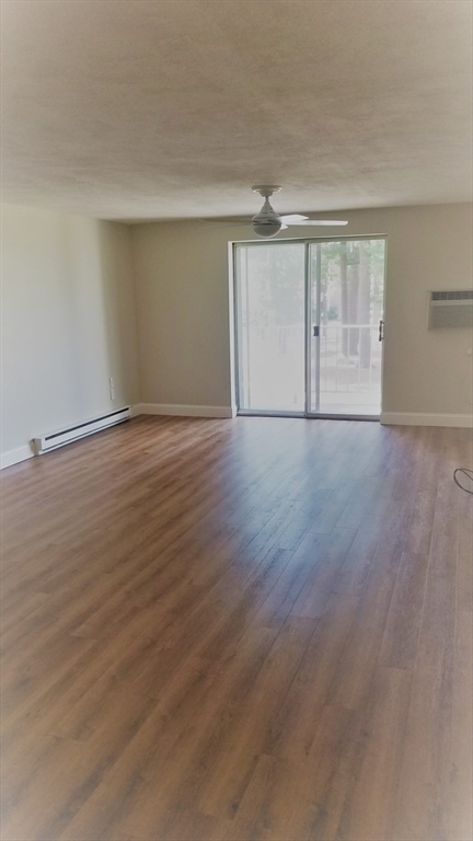 2 beds, 1.5 baths, 910 sqft, $2,200, Unit 23