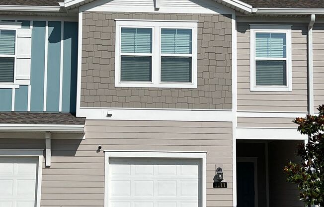 Newer Home just Minutes from Beach and Mayport Naval Station!