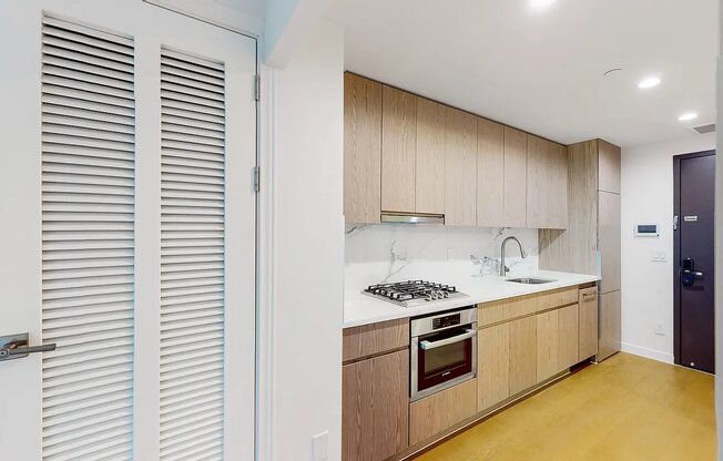 Studio, 1 bath, $3,360, Unit 5M