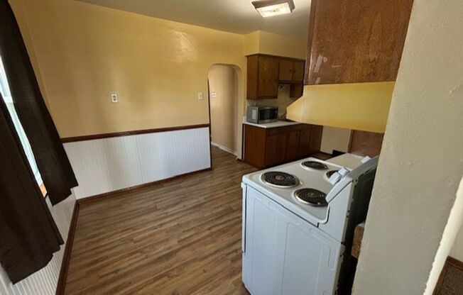 2 beds, 1 bath, $995