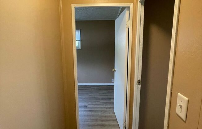 3 beds, 1 bath, $1,075