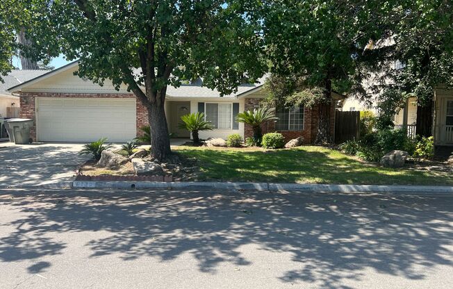 $2,195 Bullard & Figarden, 3 Bedroom - N. Tracy Ave, Fresno - Figarden Loop