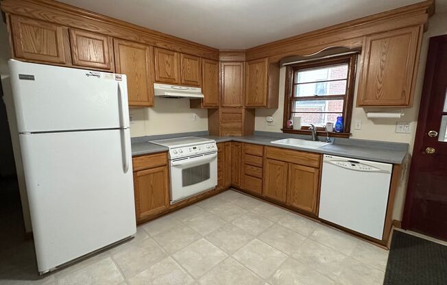 3 beds, 1 bath, $1,900