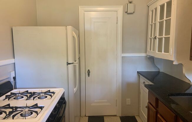 1 bed, 1 bath, $925, Unit 203 S Tate Street- C2