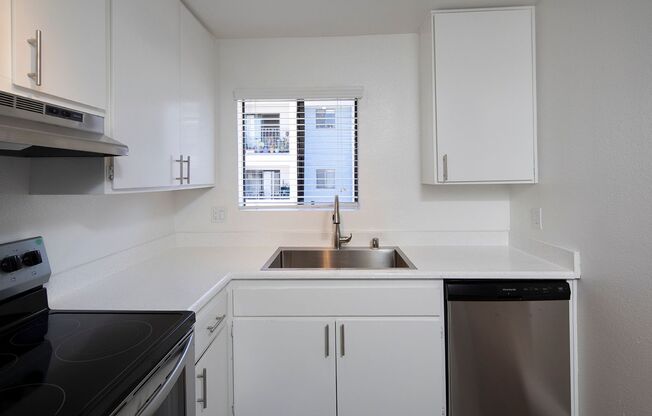 1 bed, 1 bath, 550 sqft, $2,100, Unit B125