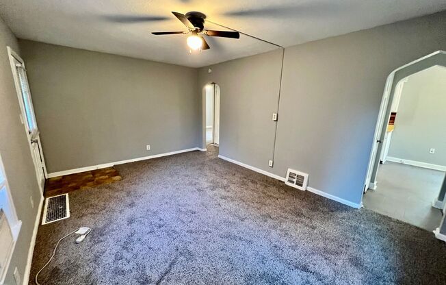 2 beds, 1 bath, $1,095