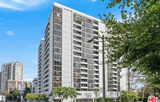 1 bed, 1.5 baths, 1,139 sqft, $3,600, Unit 407
