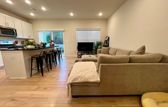 Luxurious 3-Bedroom Townhome in Norristown! Available mid-July!