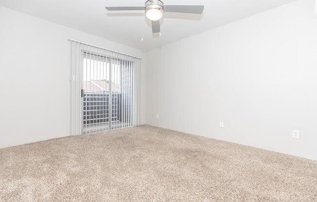 2 beds, 1 bath, 853 sqft, $1,049