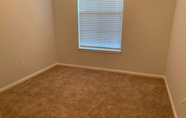 3 beds, 2 baths, $1,550, Unit #8209